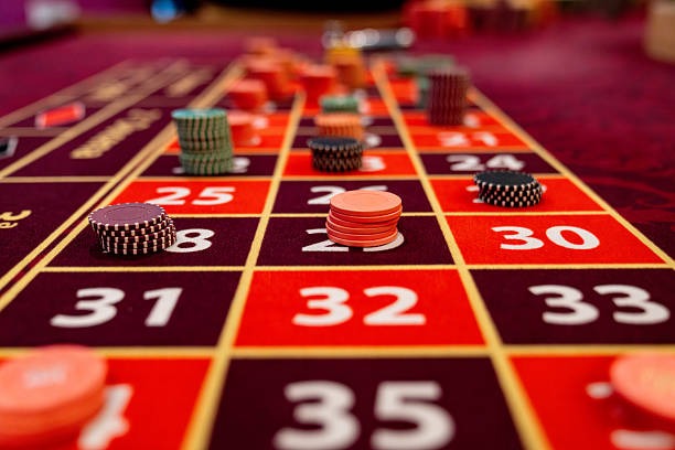 Hip Hop Panda slot game interface on racik showing reels and paylines